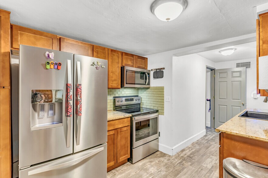 More Photos Of 2901 N Alvernon Way, Tucson Office For Sale