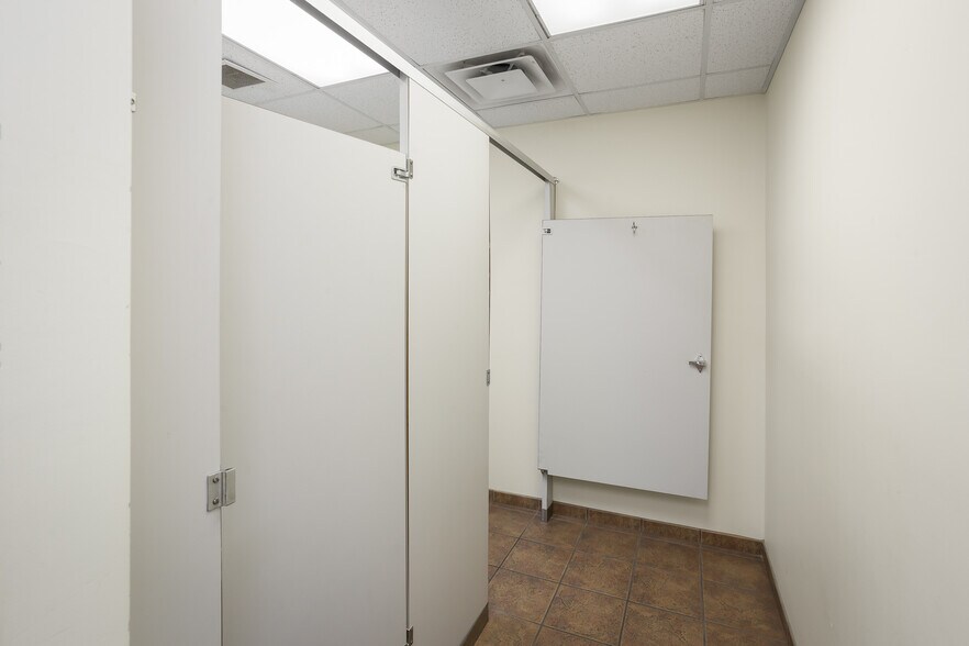 More Photos Of 502 S Court St, Florence Industrial For Sale