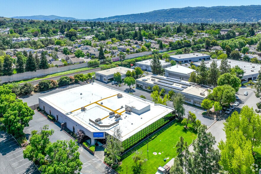 More Photos Of 1071 Serpentine Ln, Pleasanton Research And Development For Lease