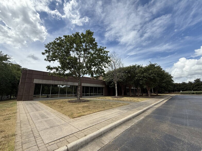 More Photos Of 935 Explorer Blvd, Huntsville Office For Lease