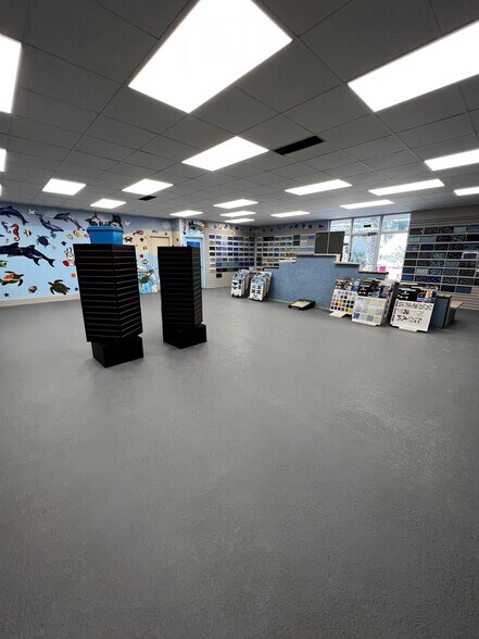 More Photos Of 6507 N 54th St, Tampa Warehouse For Lease