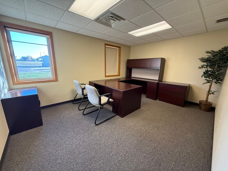 More Photos Of 1627 4th Ave W, Monroe Office For Lease