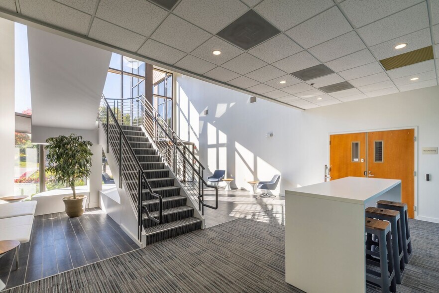 More Photos Of 6 Riverside Dr, Andover Research And Development For Lease