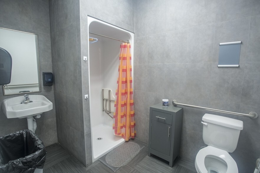 More Photos Of 1525 Hendry St, Fort Myers General Retail For Sale