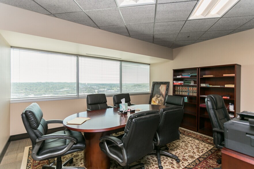 More Photos Of 425 2nd St SE, Cedar Rapids Office For Sale