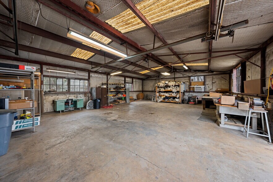 More Photos Of 2610 Memorial Blvd, Kerrville Industrial For Sale