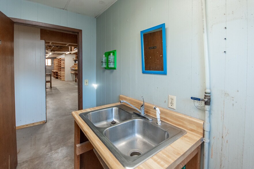 More Photos Of 535 W Main St, Franklin Specialty For Sale