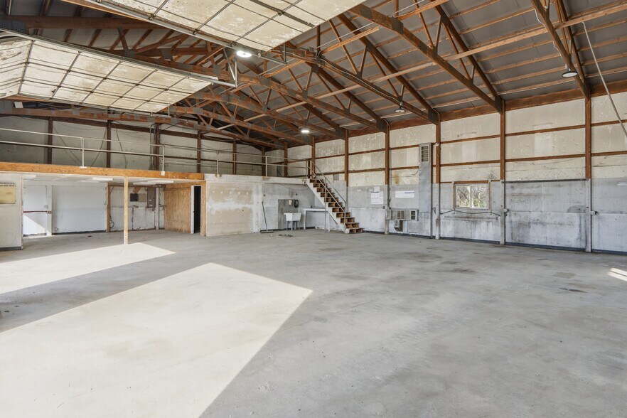 More Photos Of 10090 SW River Valley Rd, Augusta Warehouse For Lease