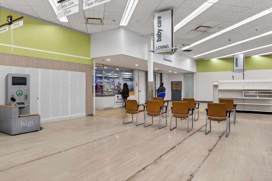 More Photos Of 5627-5699 Chestnut St, Philadelphia Drugstore For Lease