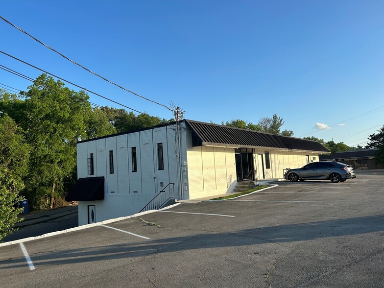 Primary Photo Of 1104 Merchant Dr, Knoxville Office For Lease