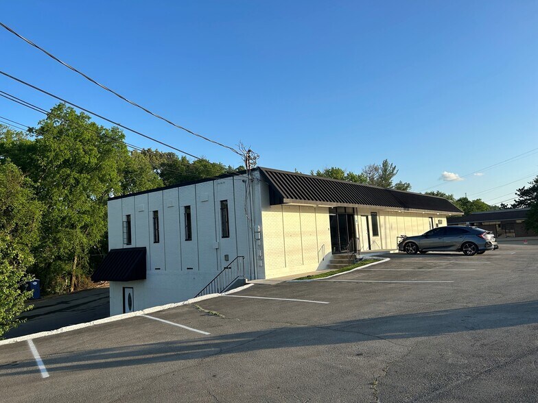 Primary Photo Of 1104 Merchant Dr, Knoxville Office For Sale