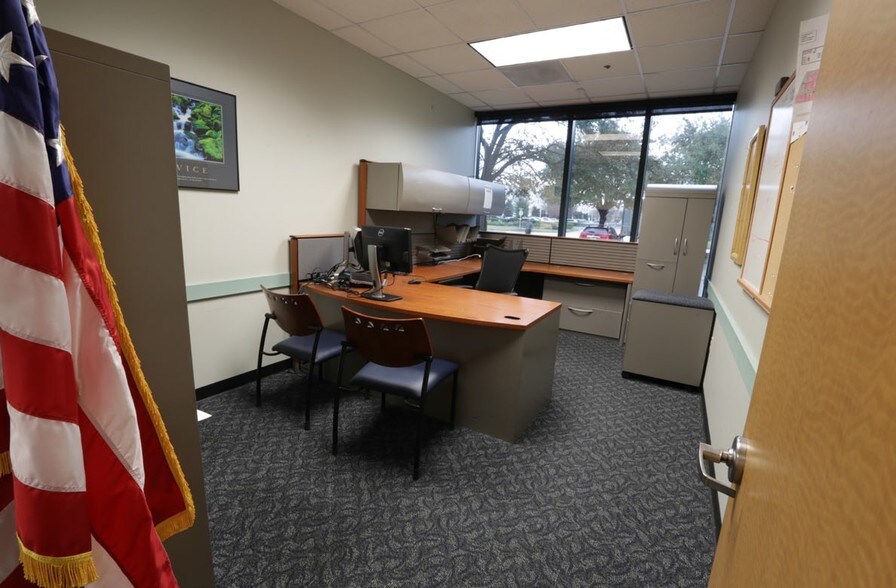 More Photos Of 16503 Air Center Blvd, Houston Unknown For Lease