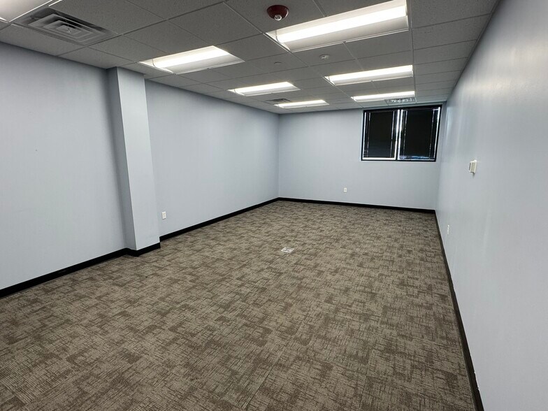 More Photos Of 211 SW Walnut St, Ankeny Office For Sale