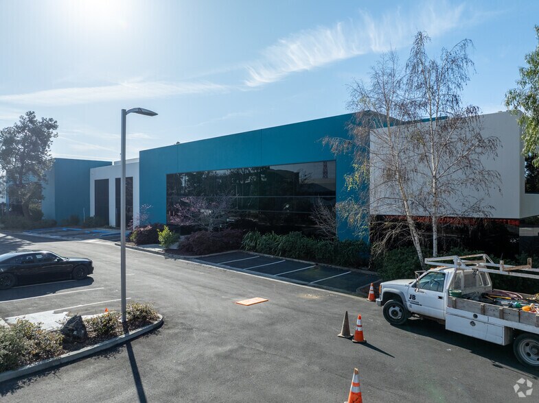 More Photos Of 1360 O'Brien Dr, Menlo Park Research And Development For Lease