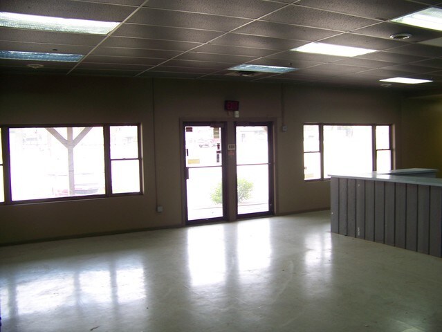 More Photos Of 401 Algonquin Rd, Fox River Grove Light Distribution For Sale