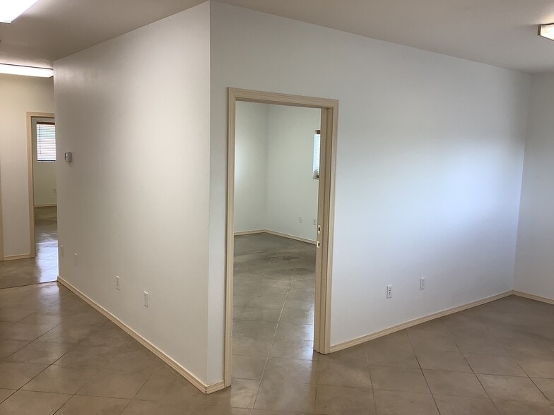 More Photos Of 1006 W Bruneau Ave, Kennewick Warehouse For Lease
