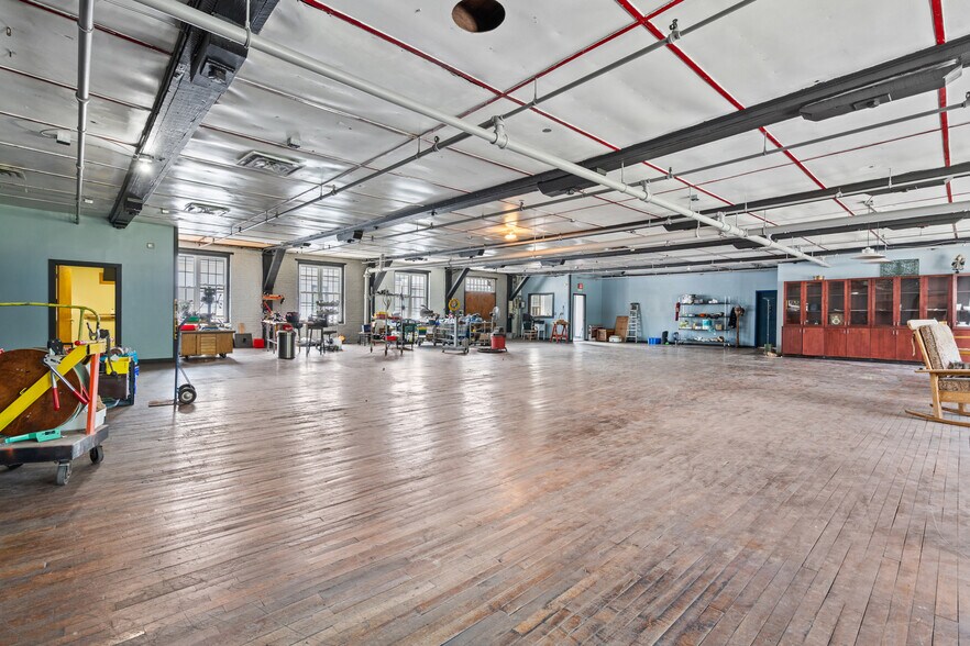 More Photos Of 500 Bridge St, Weissport Restaurant For Sale