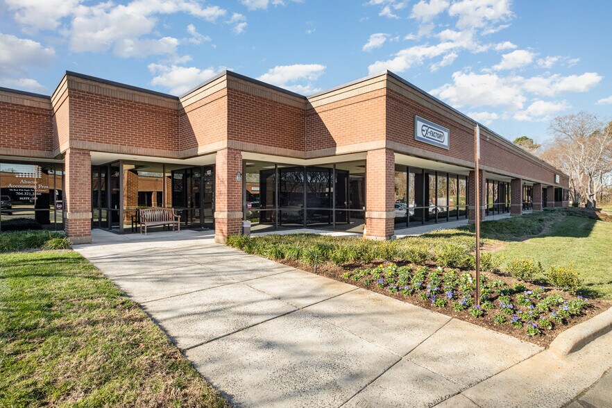 More Photos Of 1805 Sardis Rd N, Charlotte Unknown For Lease