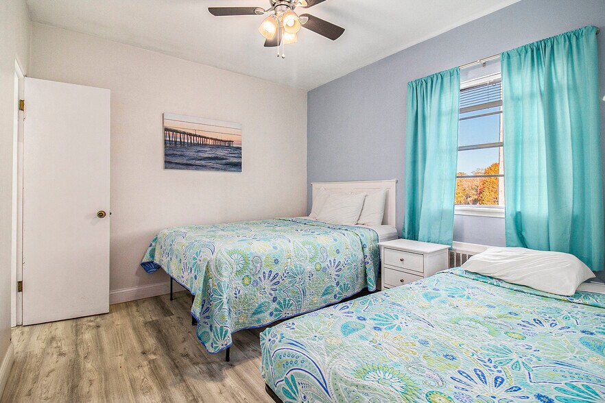 More Photos Of 520 Water St, Manistee Hotel For Sale