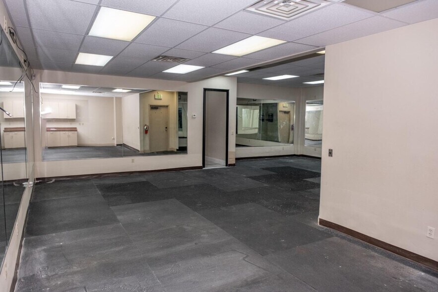 More Photos Of 8607 McPherson Rd, Laredo Office For Lease
