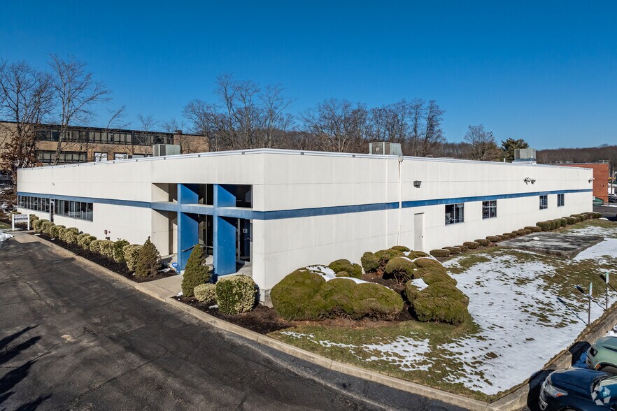 Primary Photo Of 151 Fairchild Ave, Plainview Research And Development For Lease