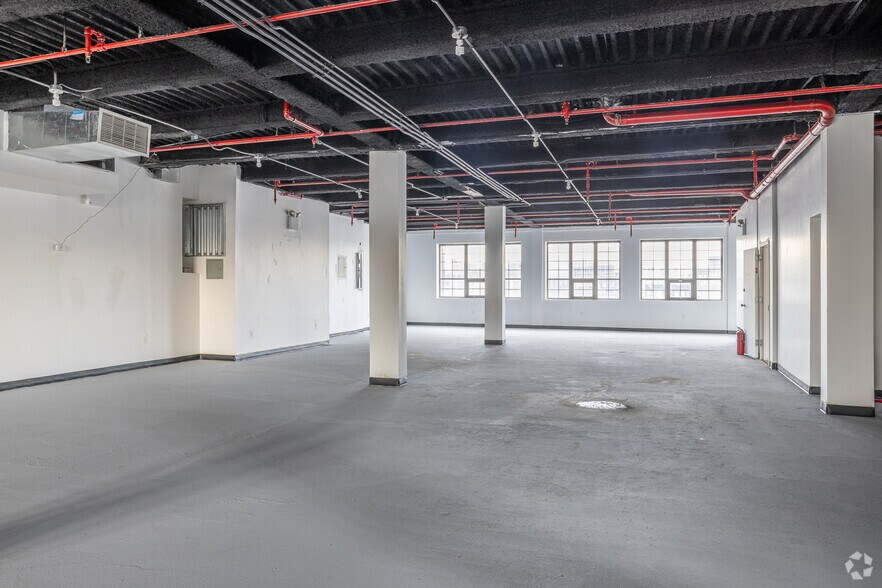 More Photos Of 33-24 Northern Blvd, Long Island City Loft Creative Space For Sale