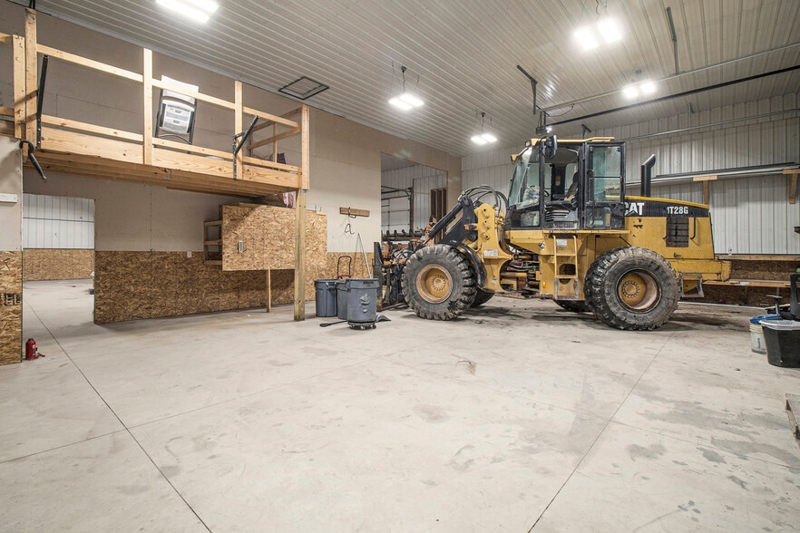 More Photos Of 9486 S Meridian Rd, Clarklake Light Manufacturing For Sale