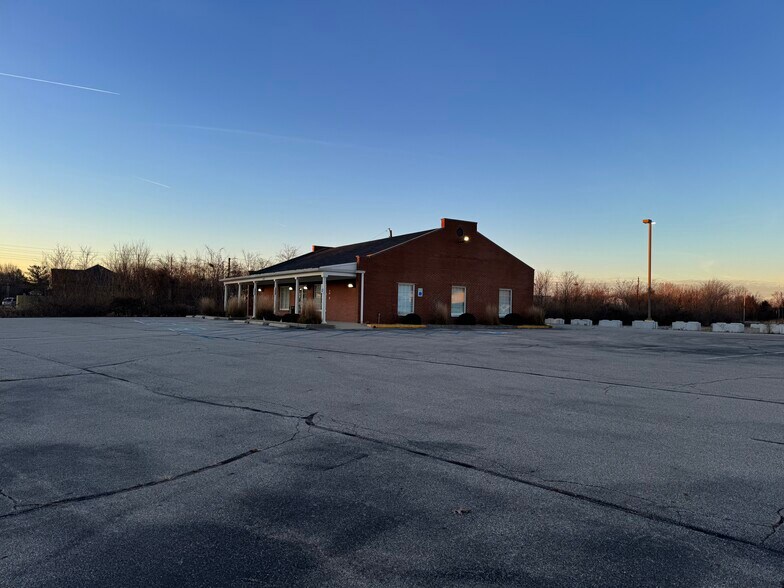 More Photos Of 6912 Madison Ave, Indianapolis General Retail For Sale