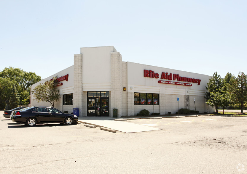 Primary Photo Of 2506 E Hill Rd, Grand Blanc Drugstore For Lease