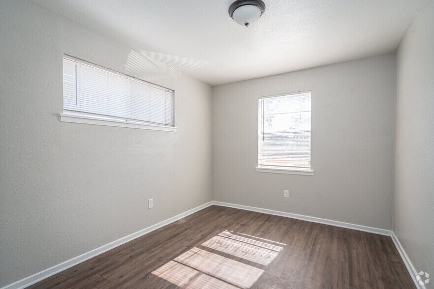 More Photos Of 5716 Pickfair St, Houston Apartments For Sale