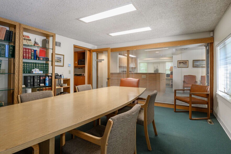 More Photos Of 10 Walker St, Kittery Loft Creative Space For Lease