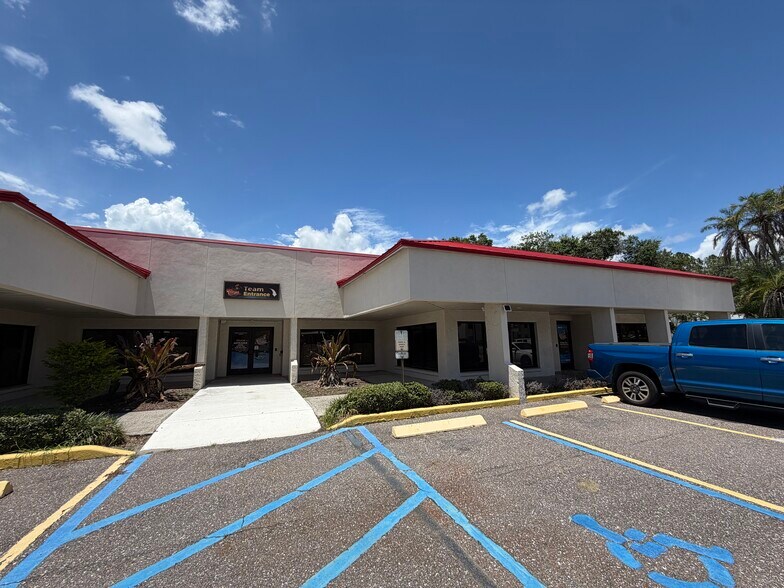 More Photos Of 5015 W Waters Ave, Tampa Storefront Retail Office For Lease