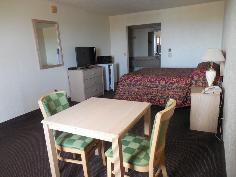 More Photos Of 10226 S 81 Hwy, Waukomis Hotel For Sale