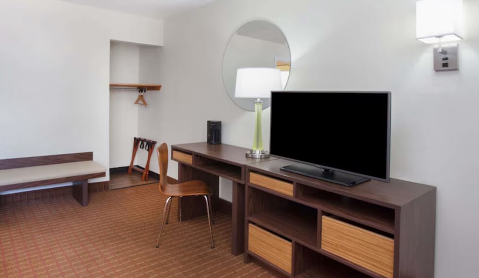 More Photos Of 3160 River Rd, River Grove Hotel For Sale