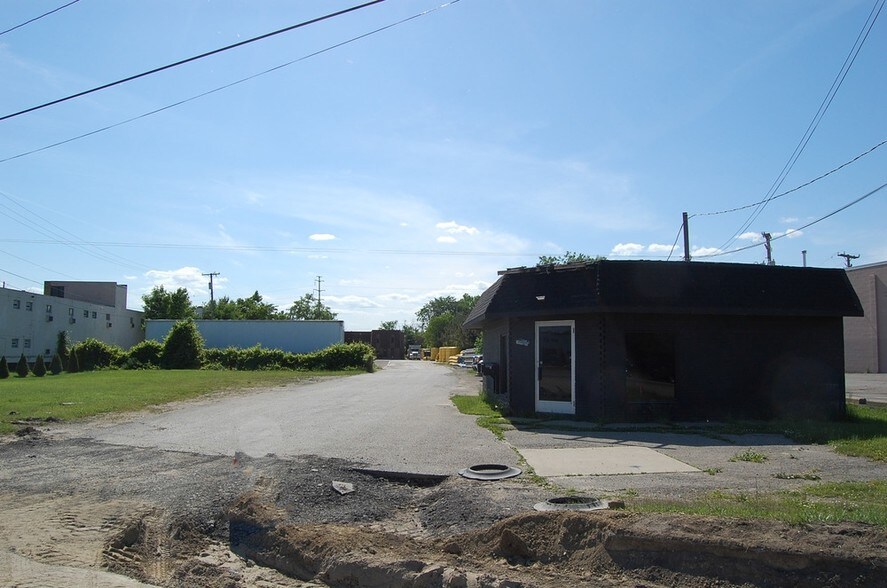 More Photos Of 29801-29825 Groesbeck Hwy, Roseville Warehouse For Sale