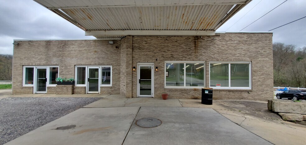 Primary Photo Of 163 Main St, Bruin Freestanding For Sale