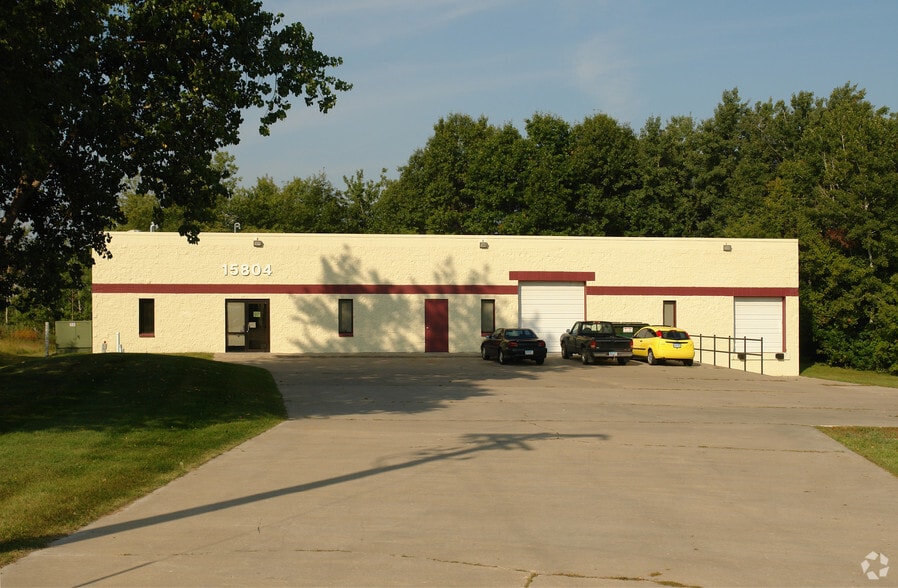 Primary Photo Of 15804 NE Central Ave, Ham Lake Freestanding For Lease