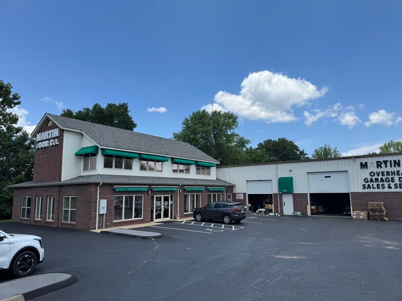 More Photos Of 3025 N Saint Peters Pky, Saint Peters Showroom For Sale