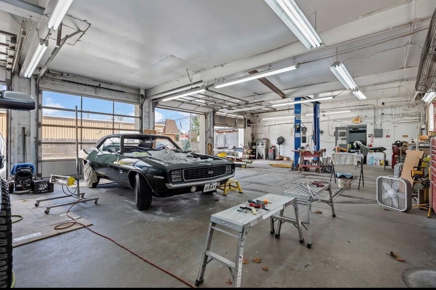 More Photos Of 2271 E Farragut Ave, Bristol Auto Repair For Sale