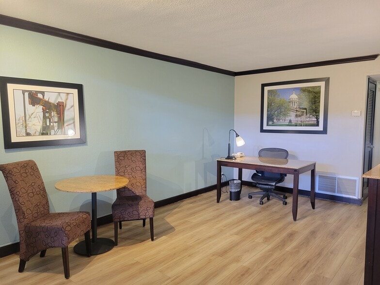 More Photos Of 2101 S Meridian Ave, Oklahoma City Hotel For Sale