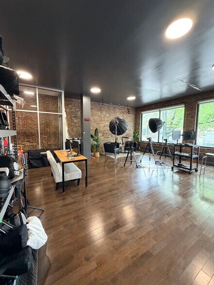 More Photos Of 30-69 Steinway St, Astoria Storefront Retail Office For Lease