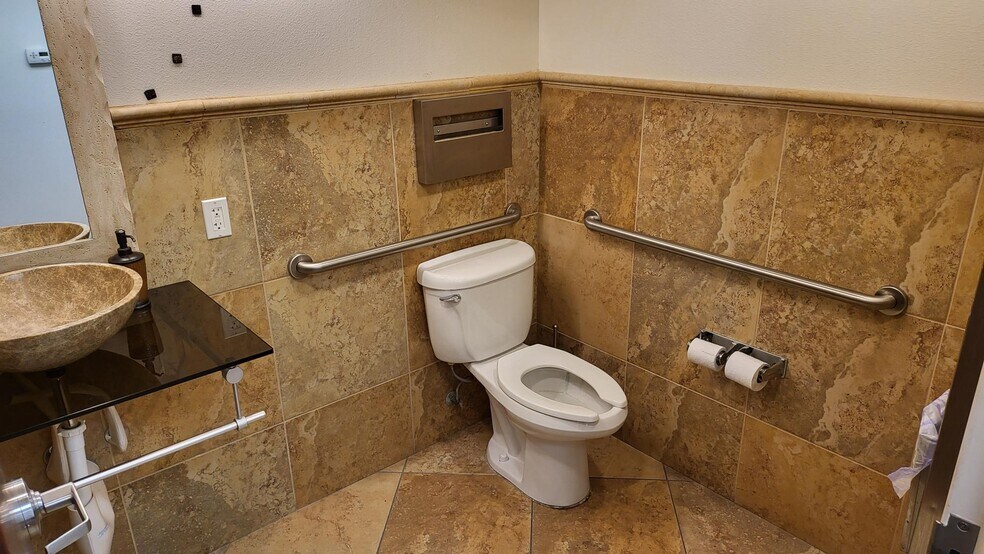 More Photos Of 1825 E Flamingo Rd, Las Vegas Office For Sale