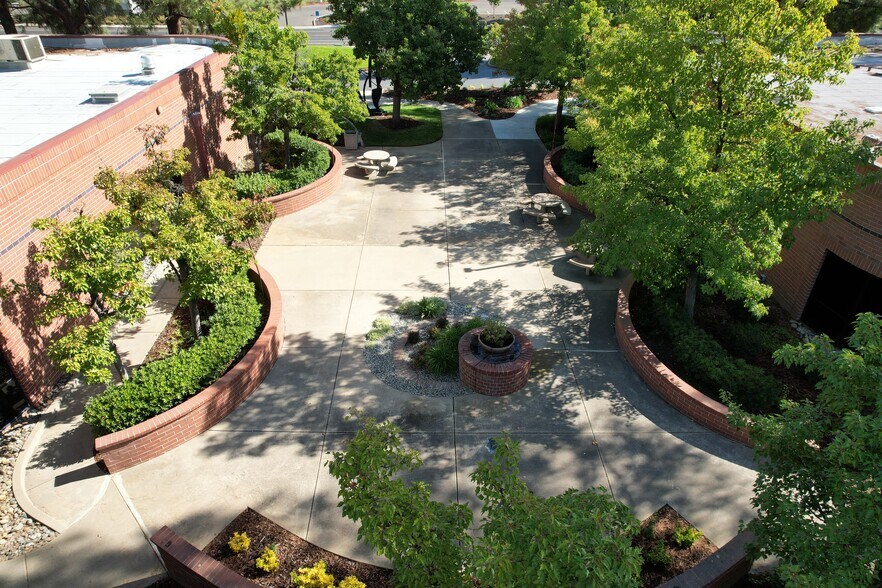 More Photos Of 10690 White Rock Rd, Rancho Cordova Office For Lease