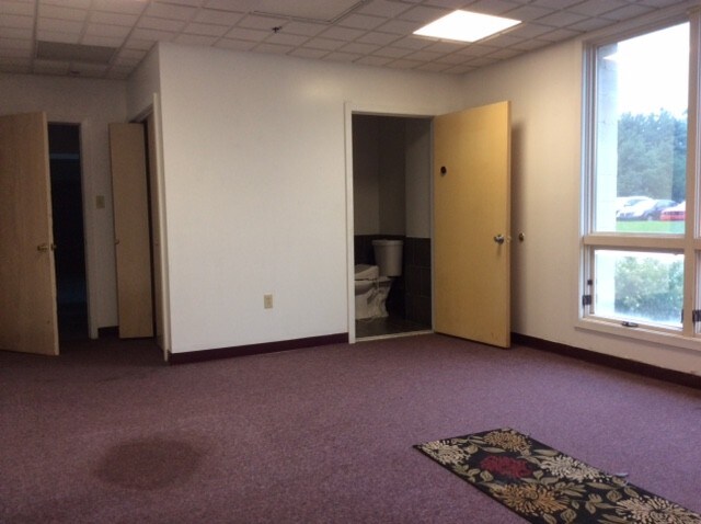 More Photos Of 50 McCullough Dr, New Castle Warehouse For Sale
