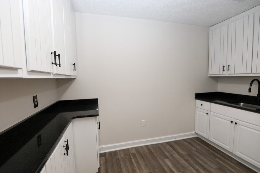 More Photos Of 5 Haynie St, Newnan Warehouse For Lease
