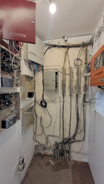 More Photos Of 2505 N Alvernon Way, Tucson Office For Sale