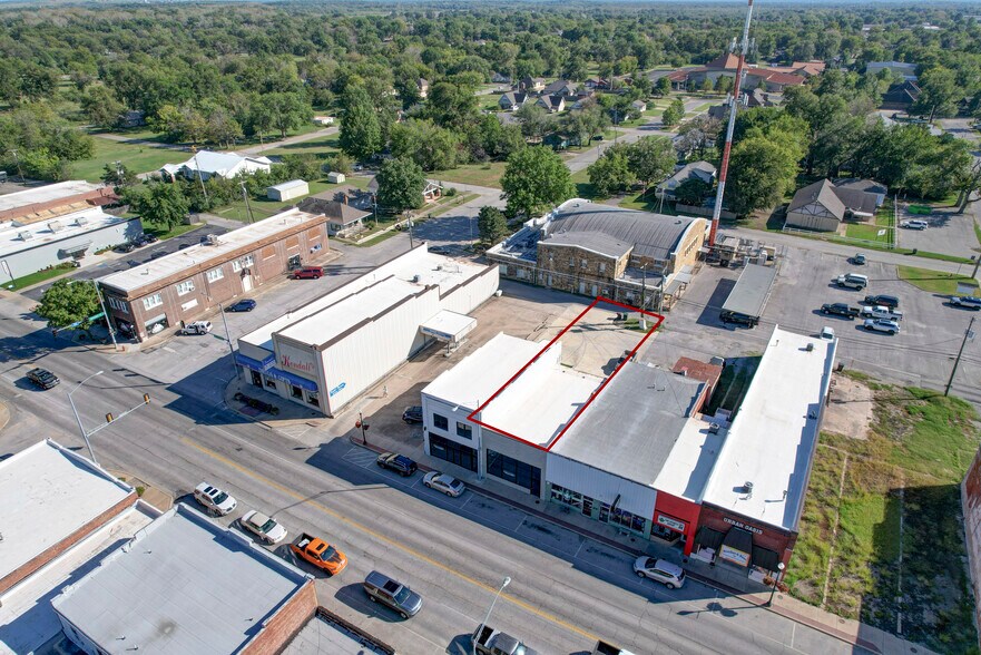 More Photos Of 214 E Rogers Blvd, Skiatook Storefront Retail Office For Sale