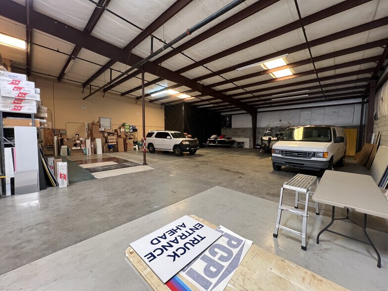 More Photos Of 550 Kane Ct, Oviedo Warehouse For Lease