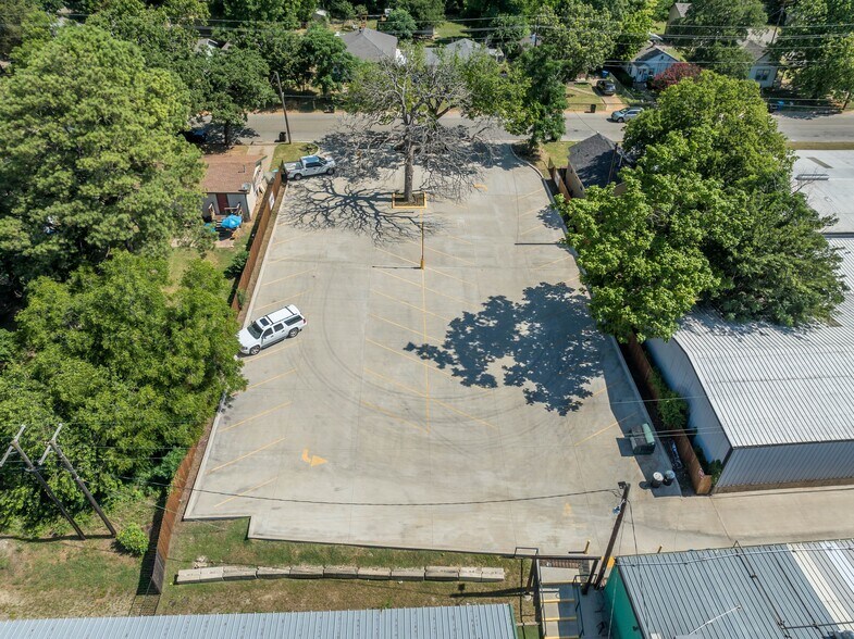 More Photos Of 1721 S Armstrong Ave, Denison Restaurant For Sale