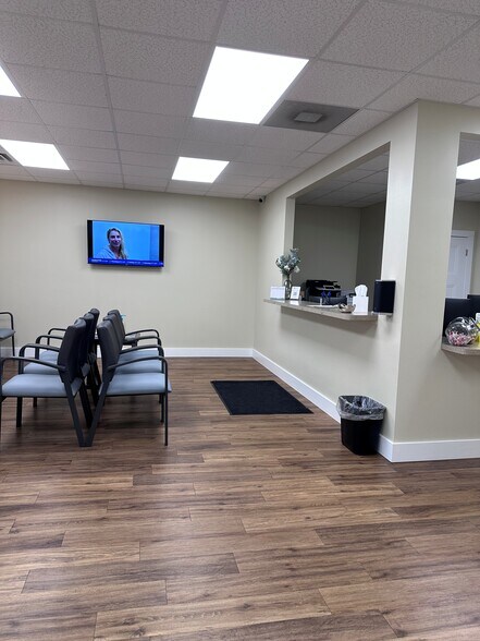 More Photos Of 3599 University Blvd S, Jacksonville Office For Sale